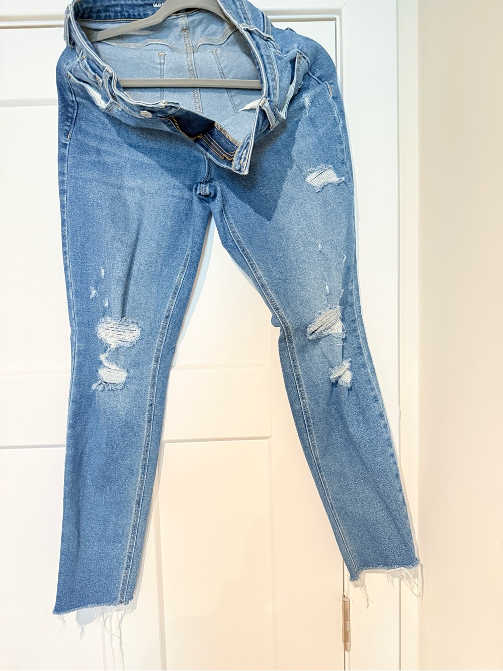 Old Navy Light Blue Distressed Ankle Jeans